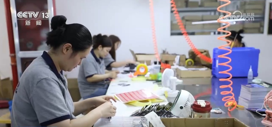 文創(chuàng)里的夏天 | “圈粉”又“吸金”，小文創(chuàng)撬動(dòng)文旅大經(jīng)濟(jì)與深層次文化傳播